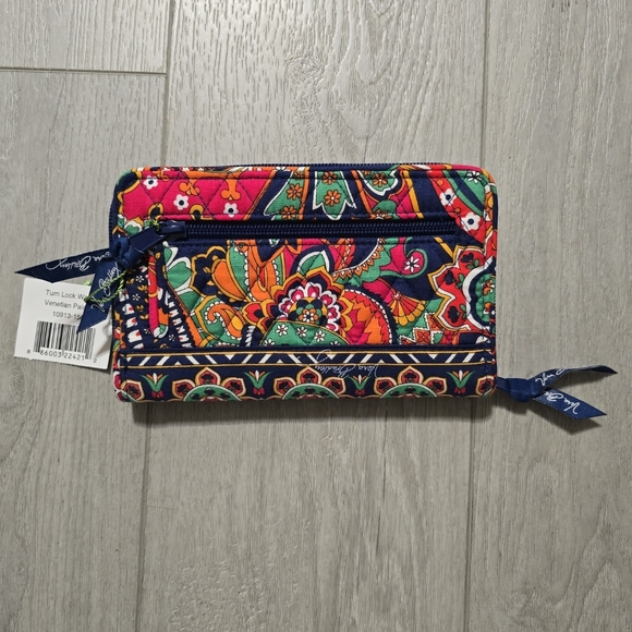 Vera Bradley Red and Blue Quilted Wallet NWT Venetian Paisley - Picture 2 of 4